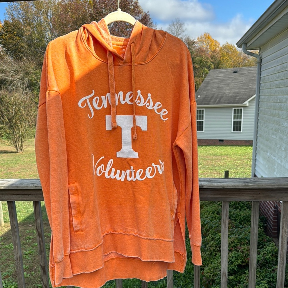 🏈NWT🏈COMFY & SOFT DISTRESSED TENNESSEE VOLUNTEERS COLLEGE FOOTBALL HOODIE XL